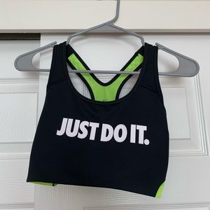Nike Dri-FIT Swoosh Sports Bra Medium